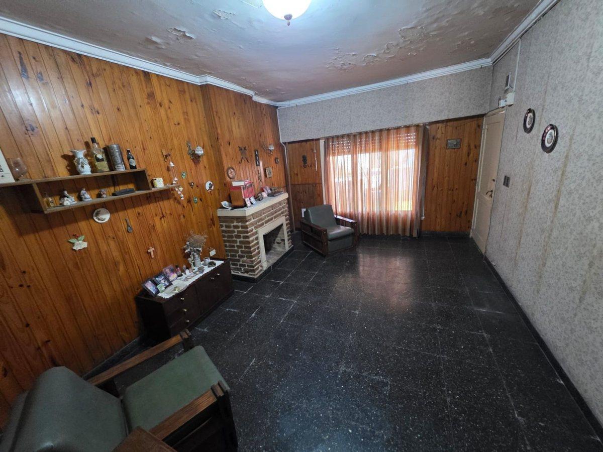 Foto de Chalet en venta Hurlingham sobre gran lote 578m², imagen 5