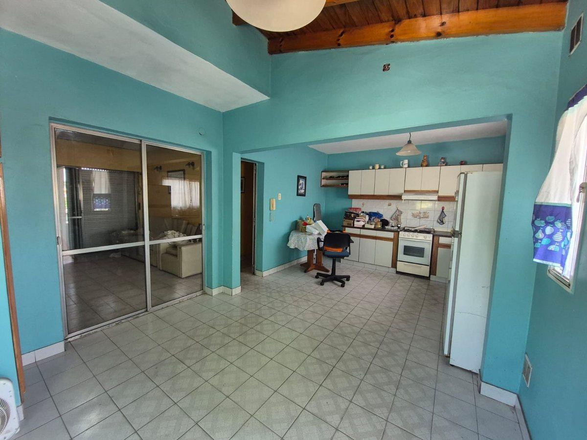 Foto de VENTA CASA 420 M2 4 AMB CASEROS GRAN GALPON PARQUE, imagen 4
