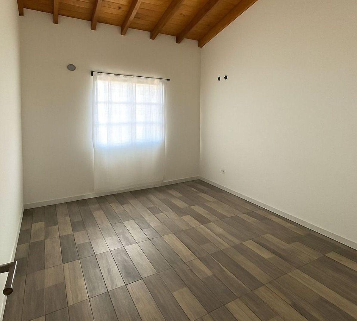 Foto de CASA 4 AMB. CON PILETA EN BARRIO SEMI CERRADO, imagen 2