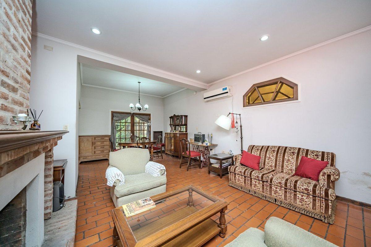 Foto de VENTA CASA 4 AMBIENTES COCHERA PATIO APTO CREDITO, imagen 2