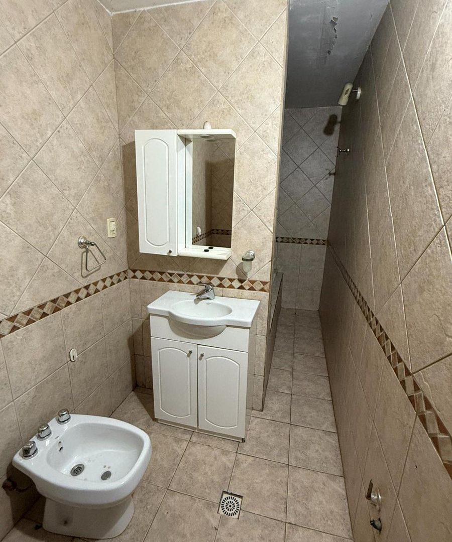 Foto de VENTA CASA GARAGE LOTE DE 375M SAN MARTIN PERMUTA, imagen 3