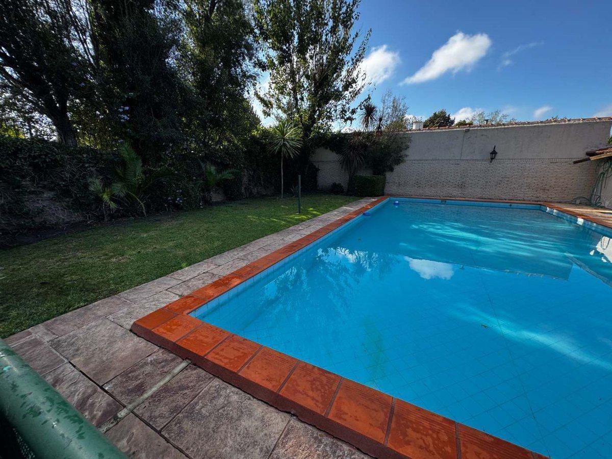 Foto de VENTA CASA QUINTA PILETA 1470M2 VILLA UDAONDO, imagen 3