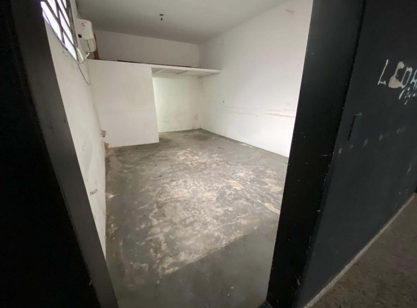 Foto de ALQUILER EN PALOMAR IDEAL DEPOSITO. EXPENSAS BAJAS, imagen 3