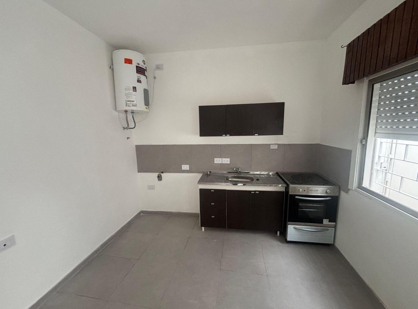 Foto de 2 AMBIENTES CASEROS- PB- SIN EXPENSAS OPC COCHERA, imagen 3