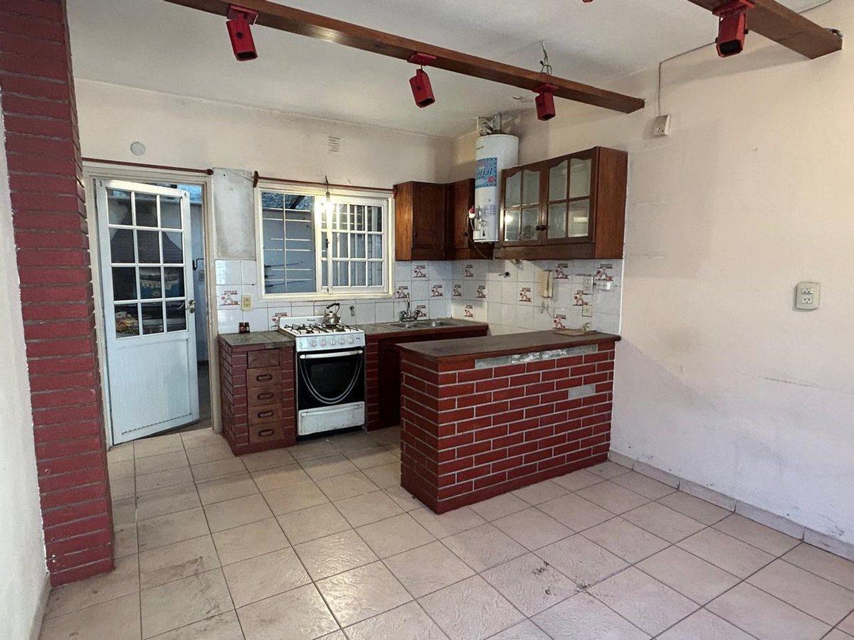 Foto de VENTA PH 3 AMB COCHERA PATIO Y PARRILLA A/ PERMUTA, imagen 3