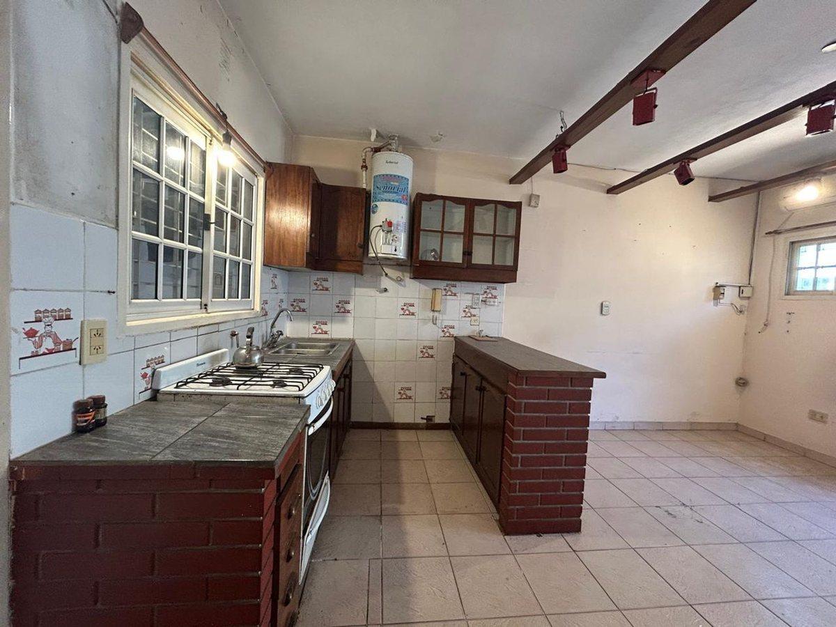 Foto de VENTA PH 3 AMB COCHERA PATIO Y PARRILLA A/ PERMUTA, imagen 2