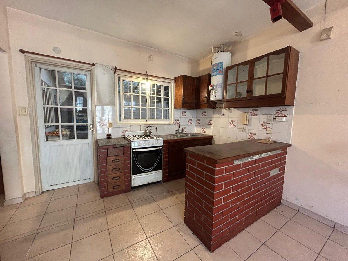 Foto de VENTA PH 3 AMB COCHERA PATIO Y PARRILLA A/ PERMUTA, imagen 4