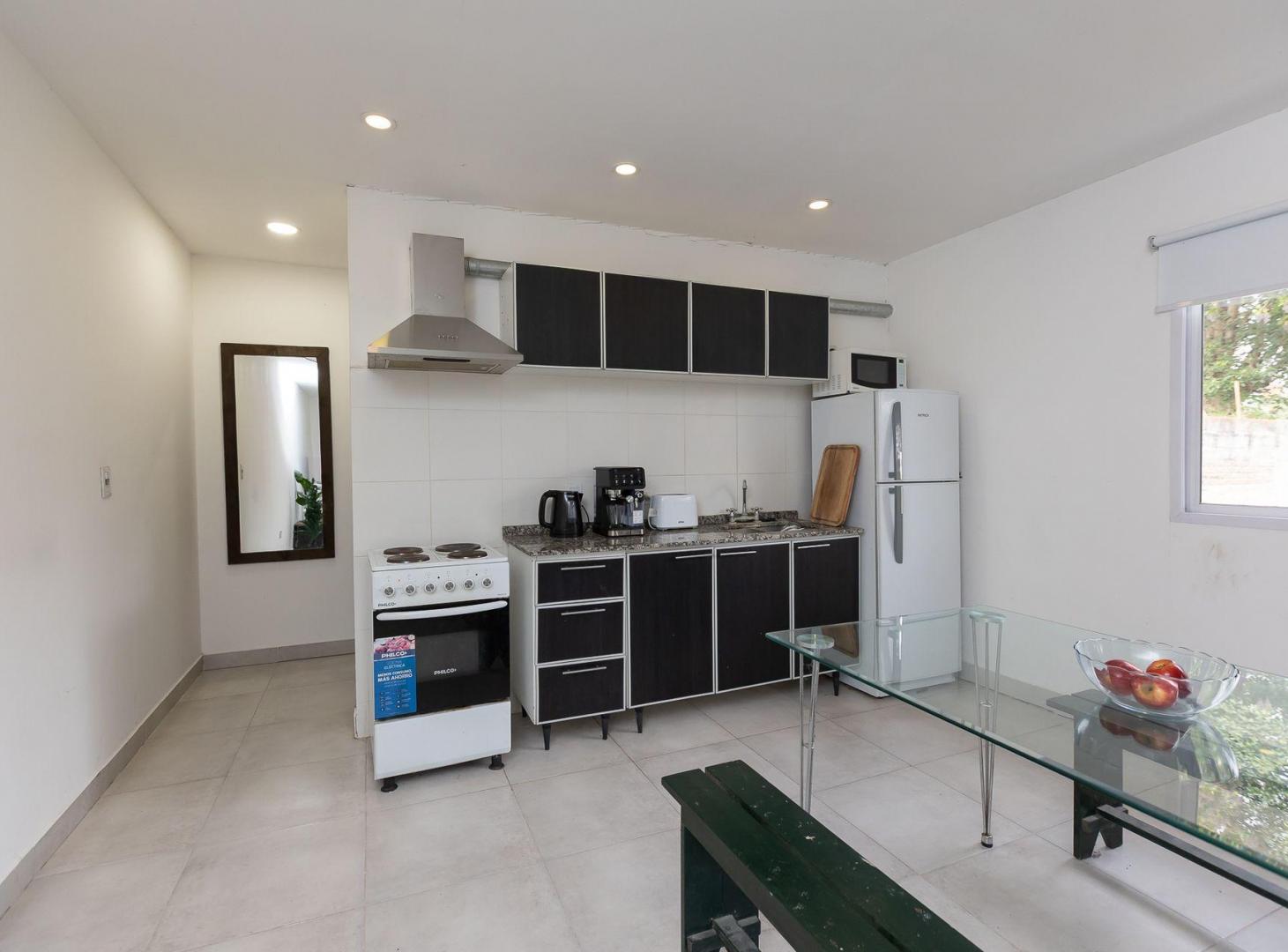 Foto de Casa a refaccionar + Depto de 2 amb en Hurlingham, imagen 2