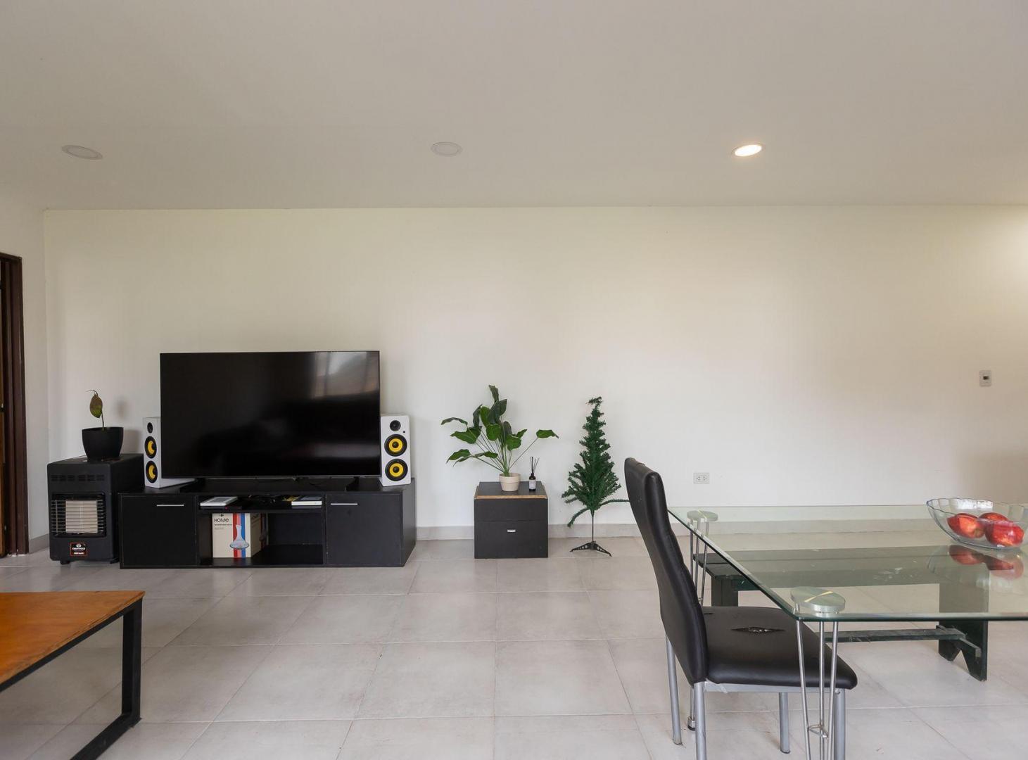Foto de Casa a refaccionar + Depto de 2 amb en Hurlingham, imagen 4