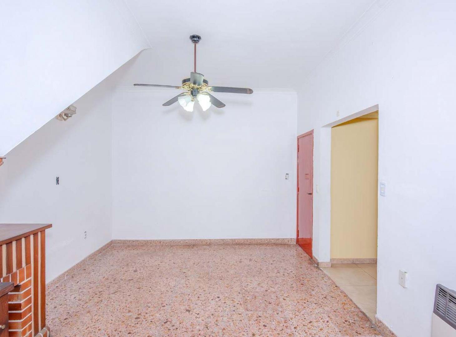 Foto de Venta Ph 4 ambientes patio cochera Villa Lynch, imagen 2