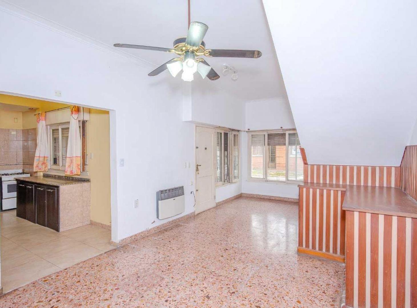 Foto de Venta Ph 4 ambientes patio cochera Villa Lynch, imagen 1