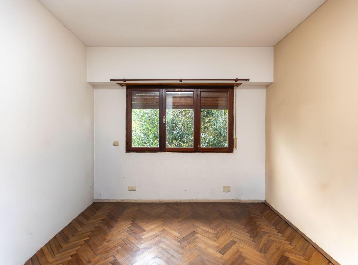 Foto de VENTA CASA 6 AMB. JARDIN VILLA SARMIENTO PERMUTA, imagen 2