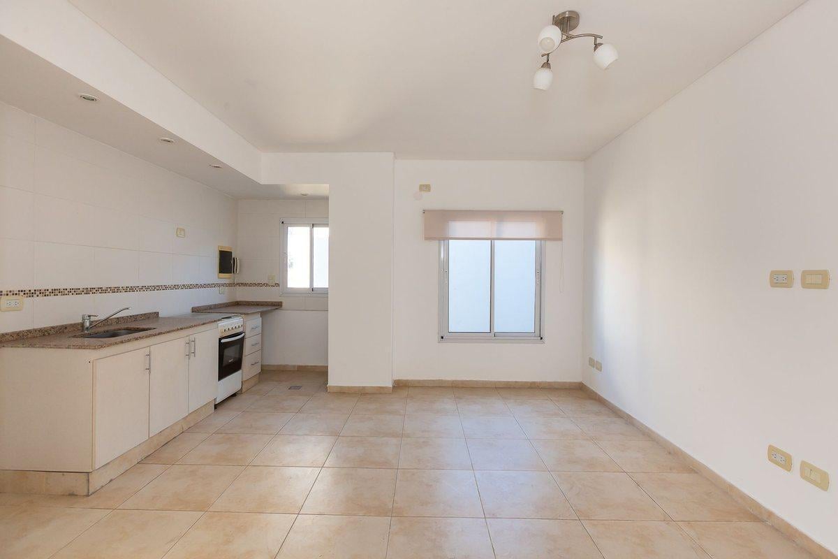 Foto de VENTA DPTO 3 AMB EN CASTELAR C/COCHERA, imagen 3