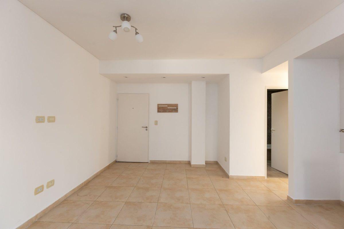 Foto de VENTA DPTO 3 AMB EN CASTELAR C/COCHERA, imagen 2