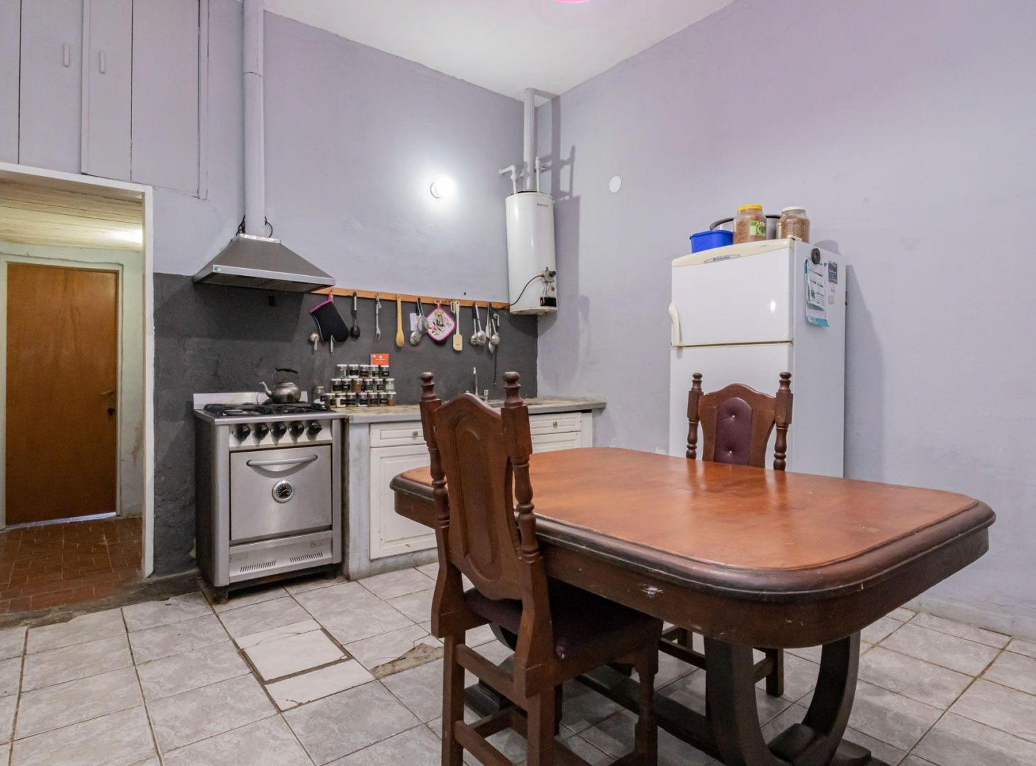 Foto de VENTA CASA 5 AMB + LOCAL + COCHERA A REFACCIONAR, imagen 2