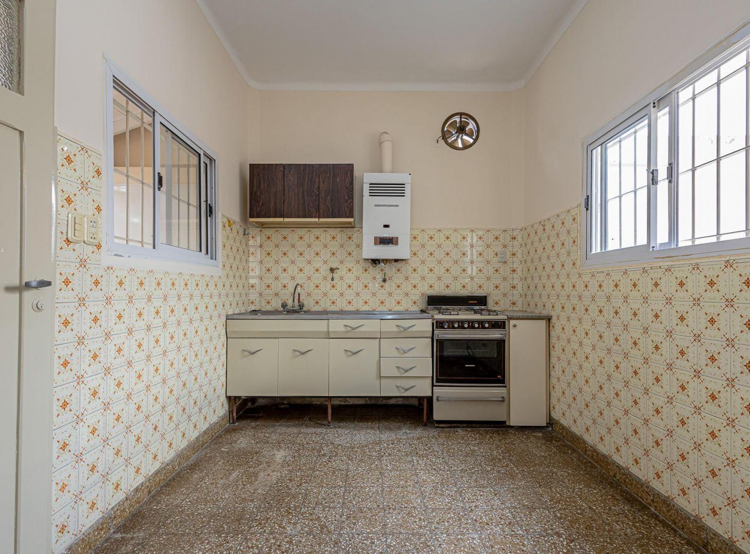 Foto de VENTA PH CON PATIO CASEROS CENTRO - APTO CRÉDITO, imagen 1