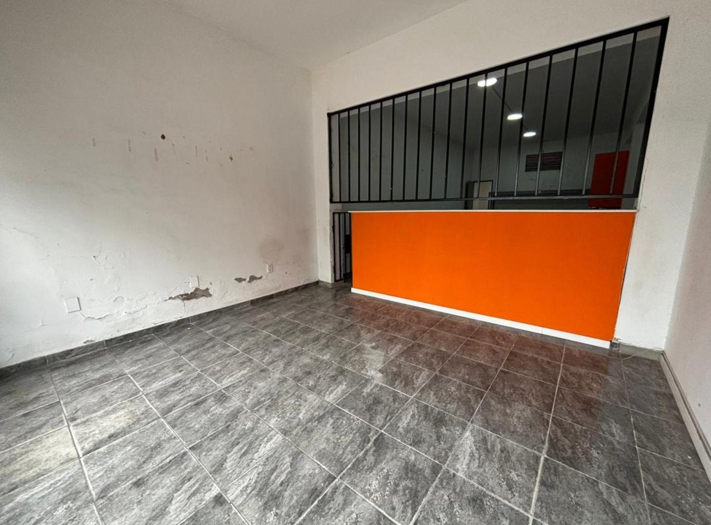 Foto de ALQUILER DE LOCAL COMERCIAL 2 PLANTAS HAEDO CENTRO, imagen 1