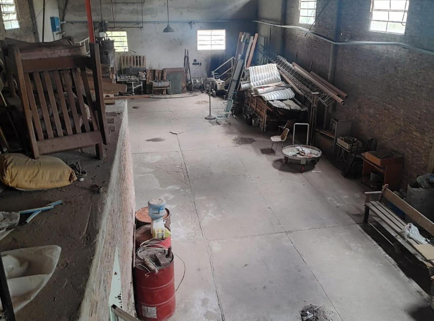 Foto de EXCELENTE GALPON 300M2 TINGLADO OFICINA Y DPTO, imagen 1