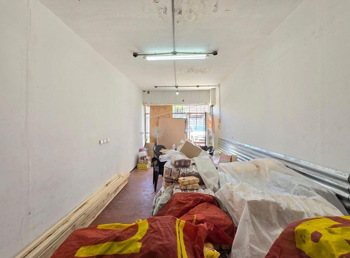 Foto de VENTA LOCAL LATERAL SOBRE PEDRO DÍAZ - V. TESEI, imagen 2