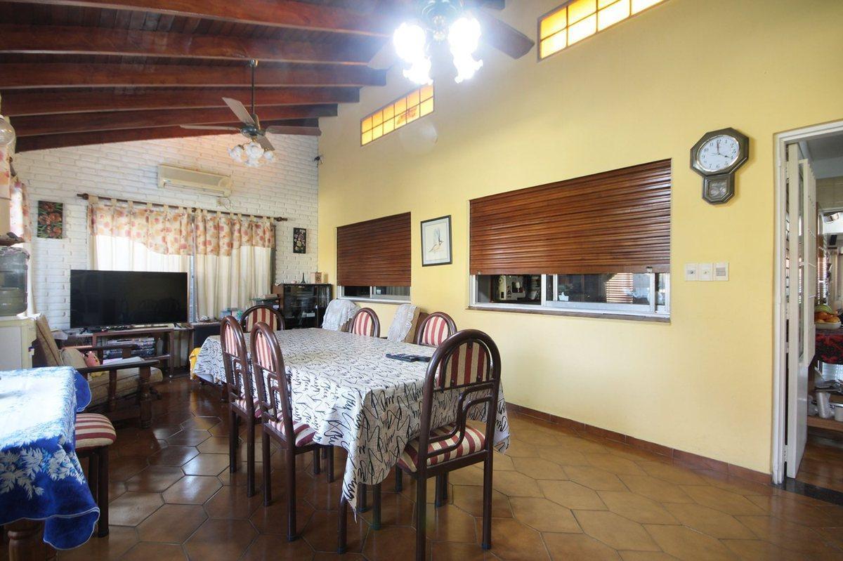 Foto de Venta CASA 4 amb QUINCHO COCHERA Hurlingham PERMUT, imagen 2