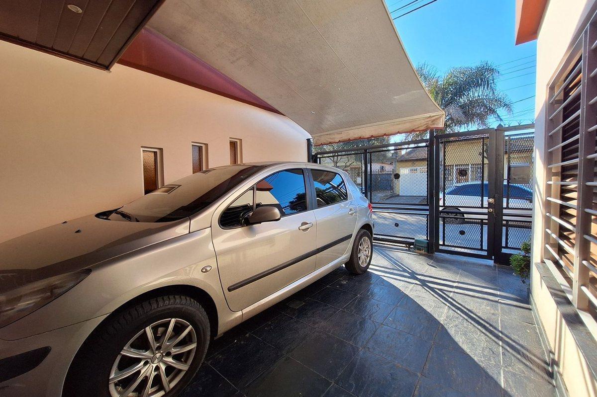 Foto de Venta CASA 4 amb QUINCHO COCHERA Hurlingham PERMUT, imagen 3