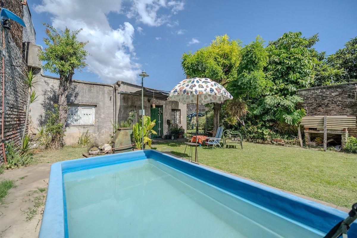 Foto de VENTA CASA 3 AMB C/ PILETA APTO CREDITO L HERMOSA, imagen 2