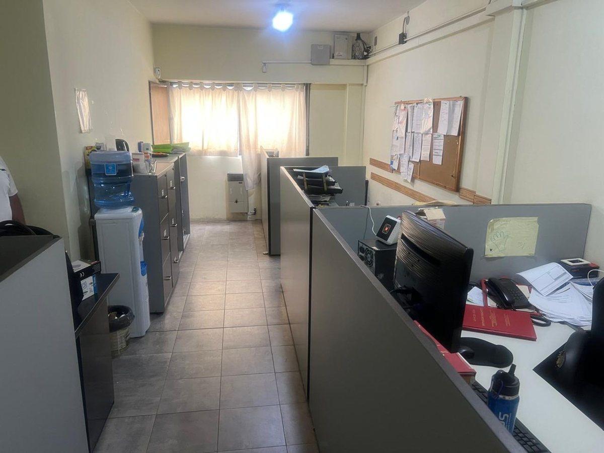 Foto de VENTA DEPOSITO CON OFICINAS MORON, imagen 2