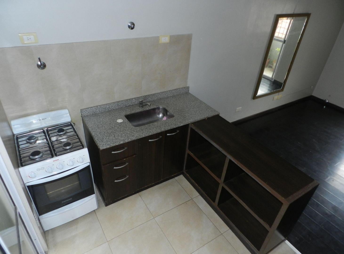 Foto de VENTA DEPTO 3 AMB. EN VERSALLES C/TERRAZA PROPIA, imagen 4