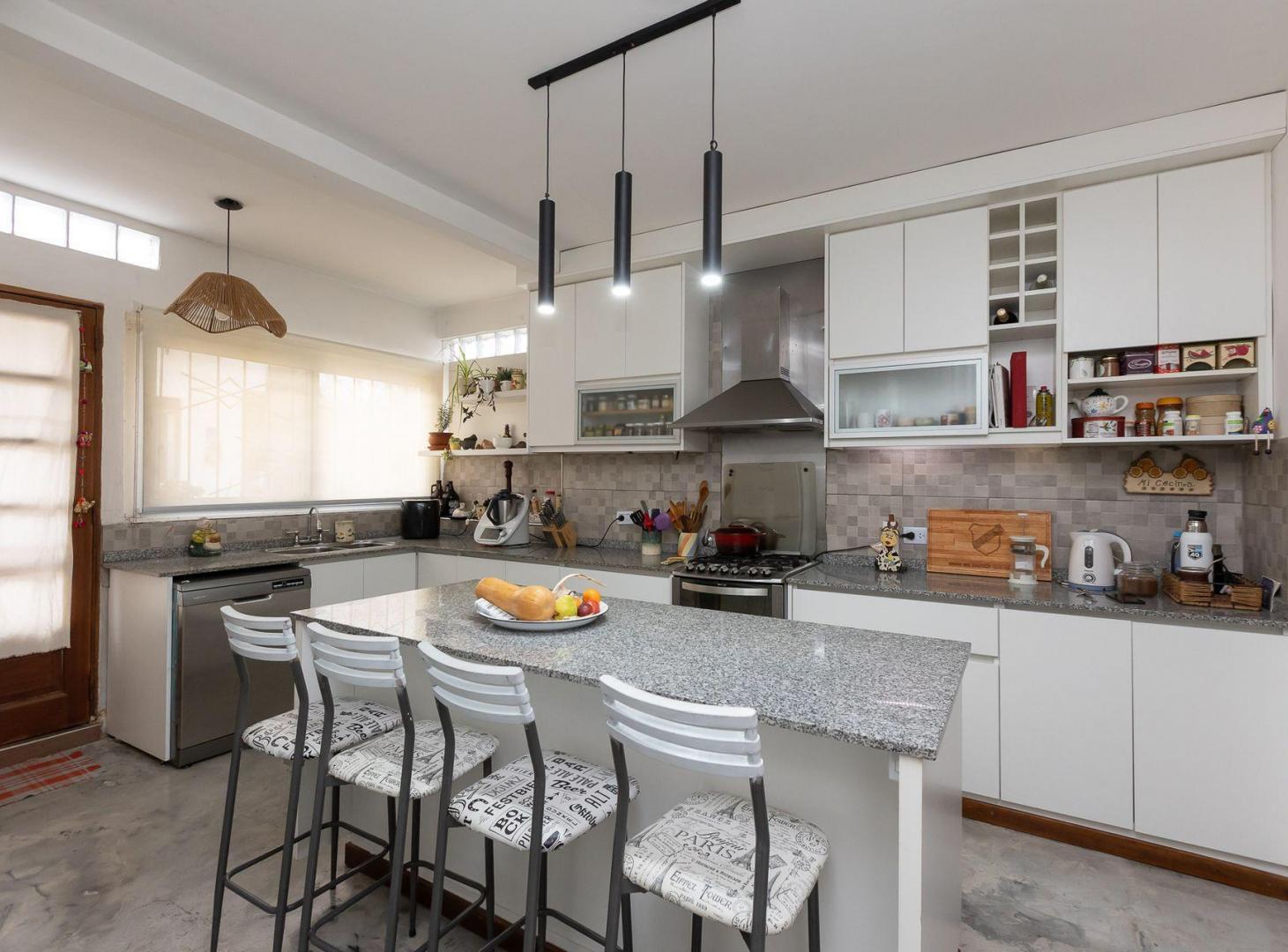 Foto de CASA EN VENTA 4 AMB + DPTO HURLINGHAM, imagen 3