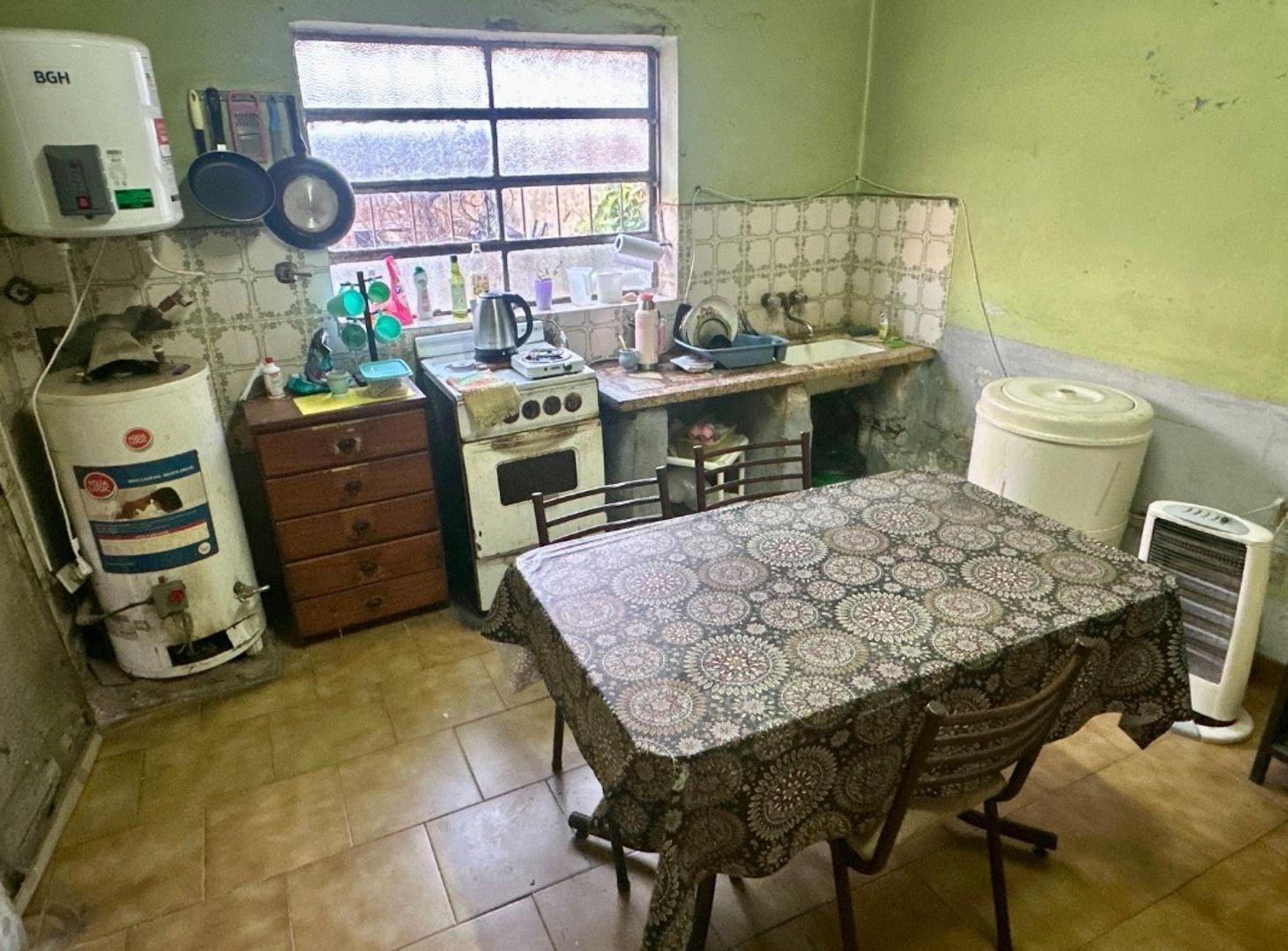 Foto de VENTA CASA 4 AMBIENTES- MORON- PERMUTA, imagen 5