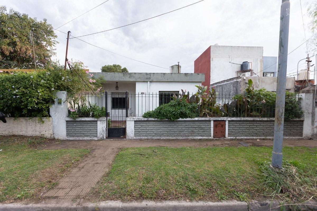 Foto de VENTA CASA 3 AMB EN HURLINGHAM, imagen 3
