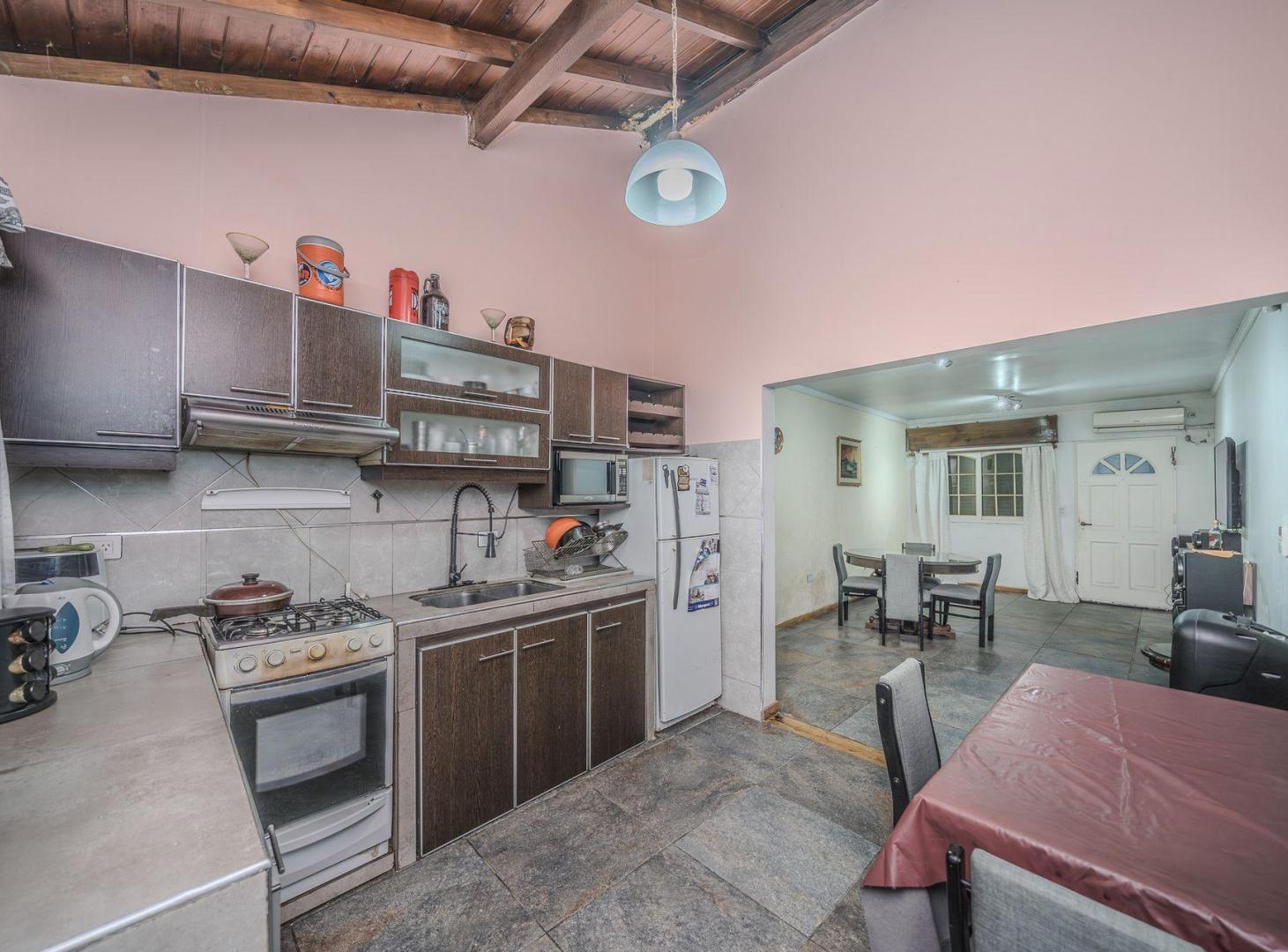 Foto de CASA 3 AMB C/ PILETA, PARRILLA, COCHERA- ITUZAINGO, imagen 2
