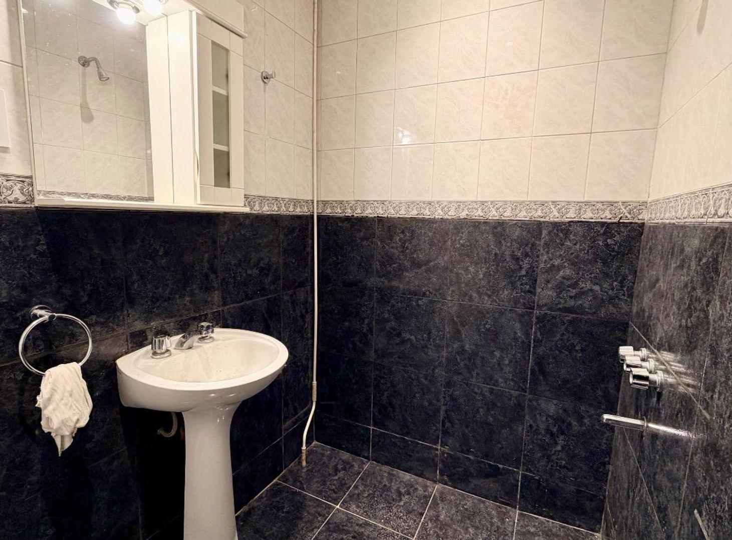 Foto de VENTA DPTO 3 AMB RECICLADO- CHACARITA, imagen 2