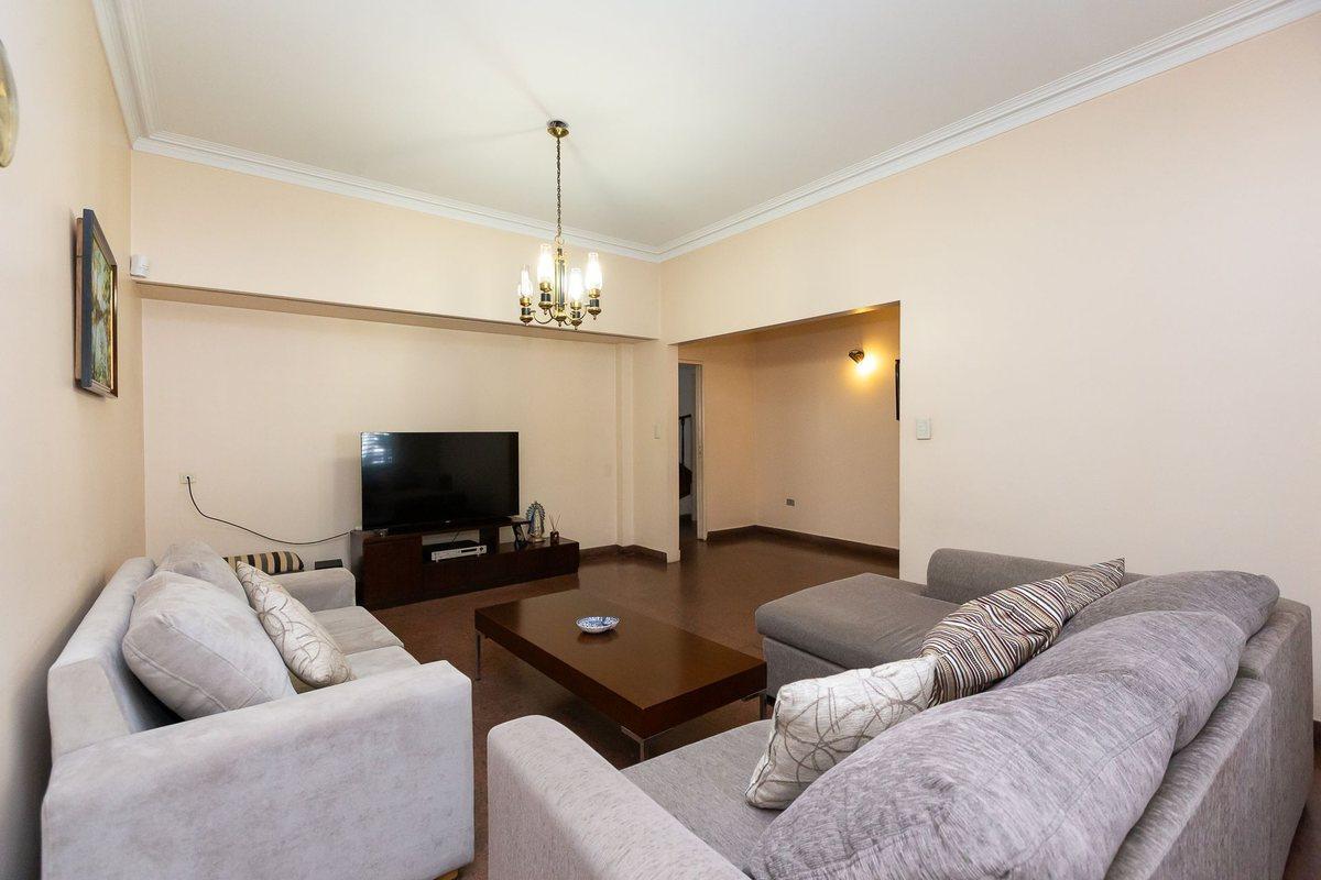 Foto de VENTA CASA EN CASEROS C/ COCHERA Y PATIO - PERMUTA, imagen 2
