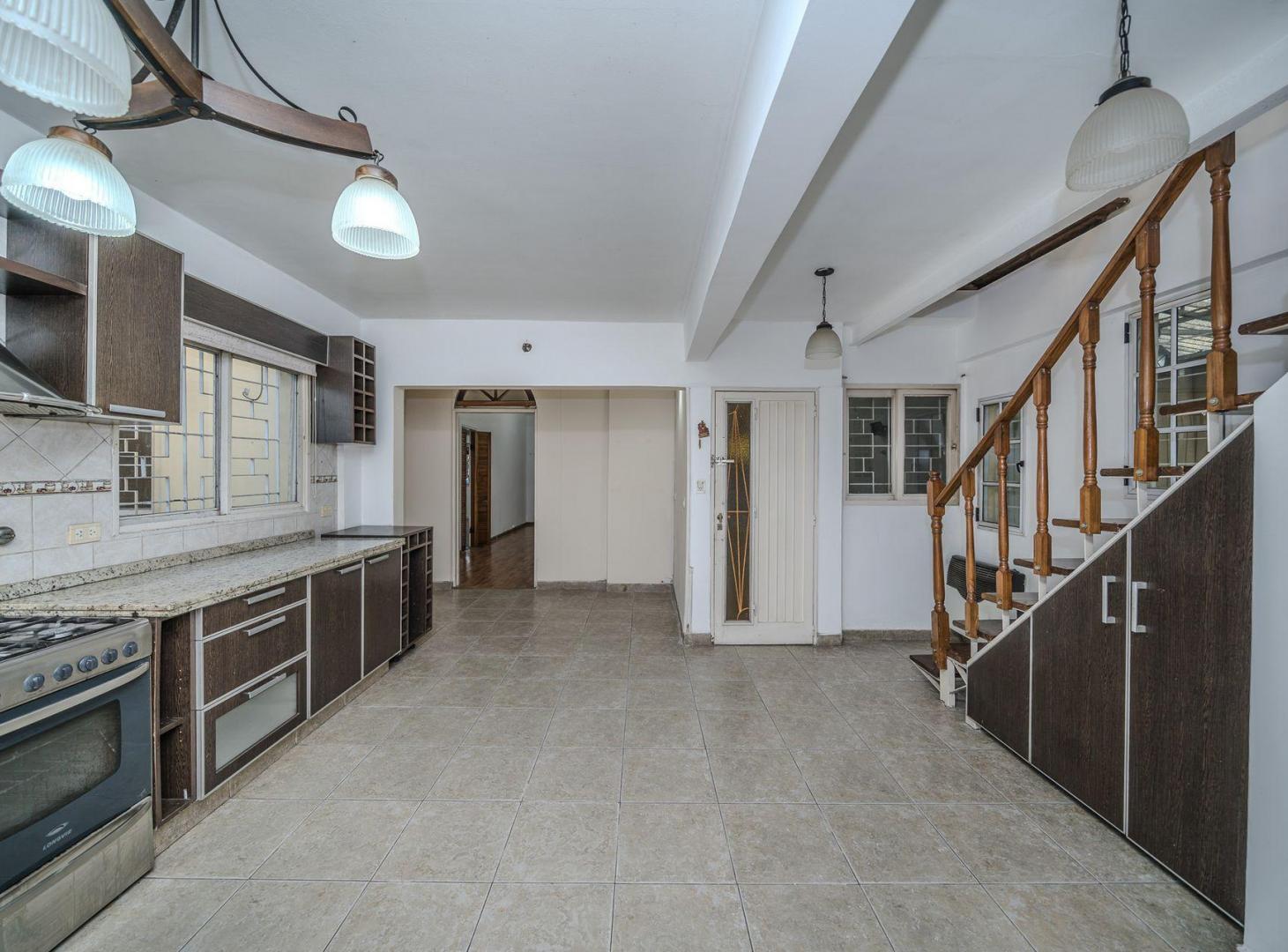 Foto de VENTA - Casa 4 Amb en HURLINGHAM Cochera y Patio, imagen 2