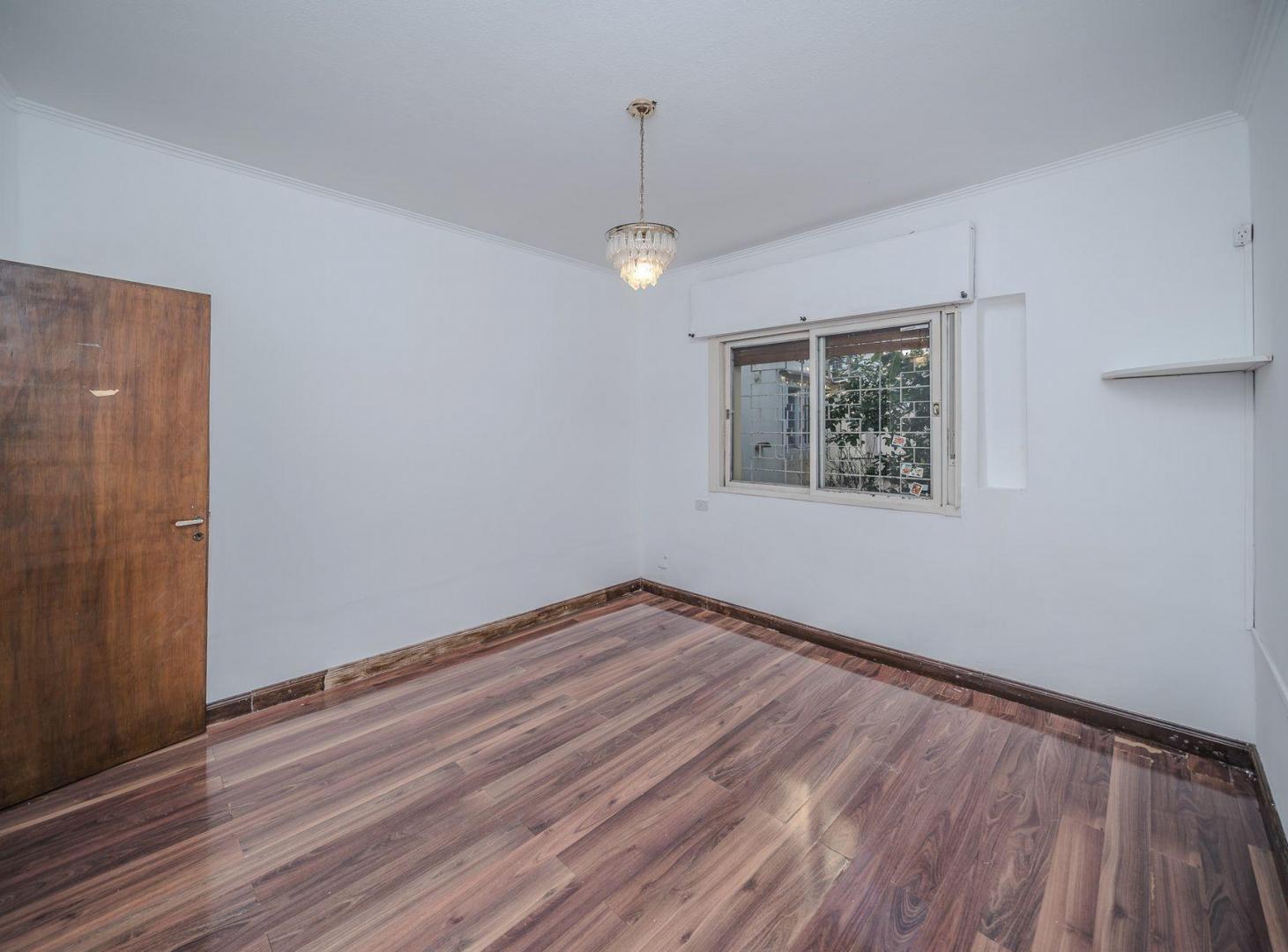 Foto de VENTA - Casa 4 Amb en HURLINGHAM Cochera y Patio, imagen 5