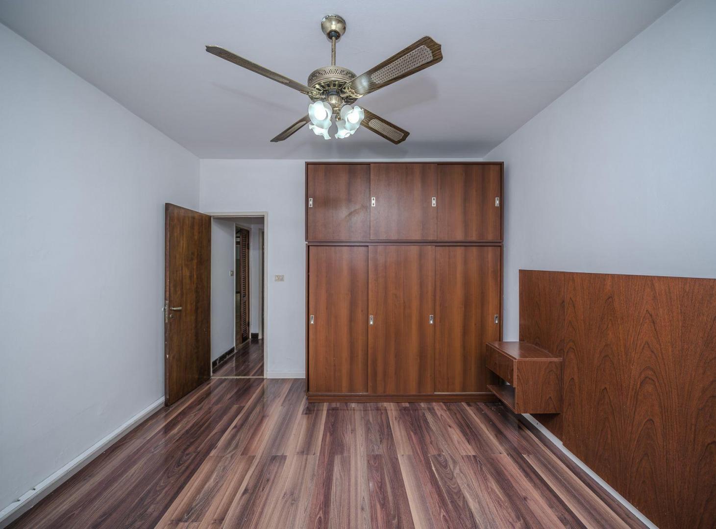 Foto de VENTA - Casa 4 Amb en HURLINGHAM Cochera y Patio, imagen 1