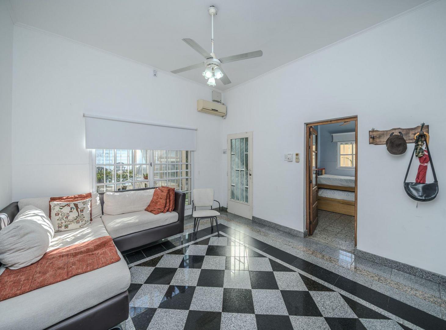 Foto de venta casa 3 amb con parque y piscina en caseros, imagen 5