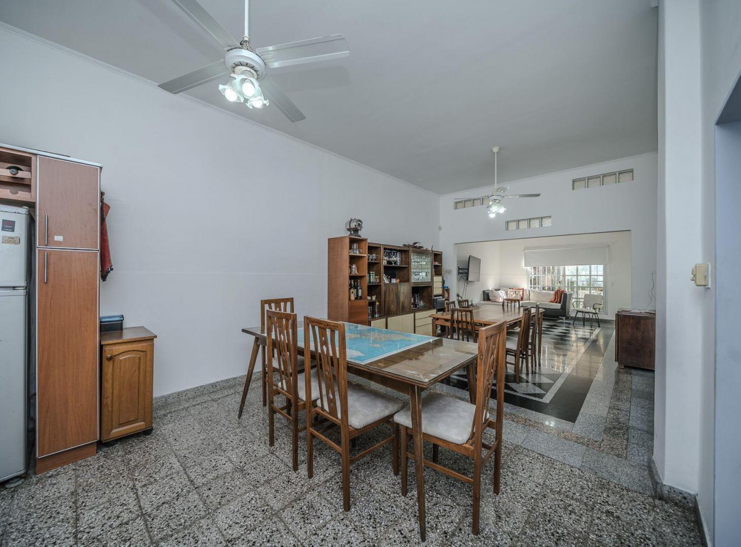 Foto de venta casa 3 amb con parque y piscina en caseros, imagen 3