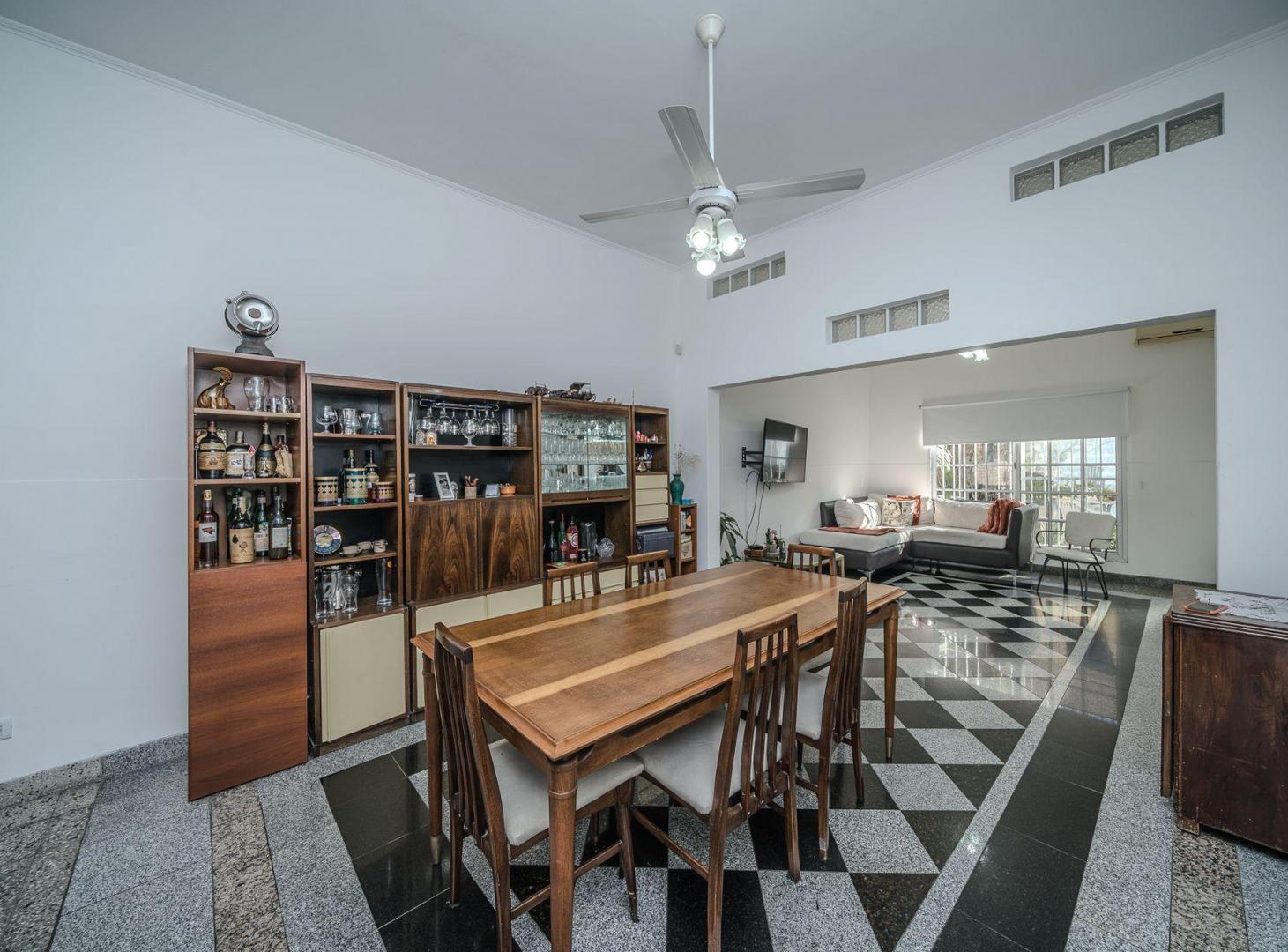 Foto de venta casa 3 amb con parque y piscina en caseros, imagen 2