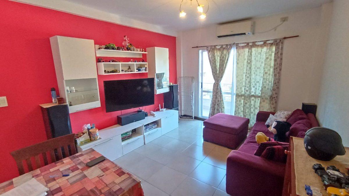 Foto de departamento 2 ambientes con balcón patio caseros, imagen 2