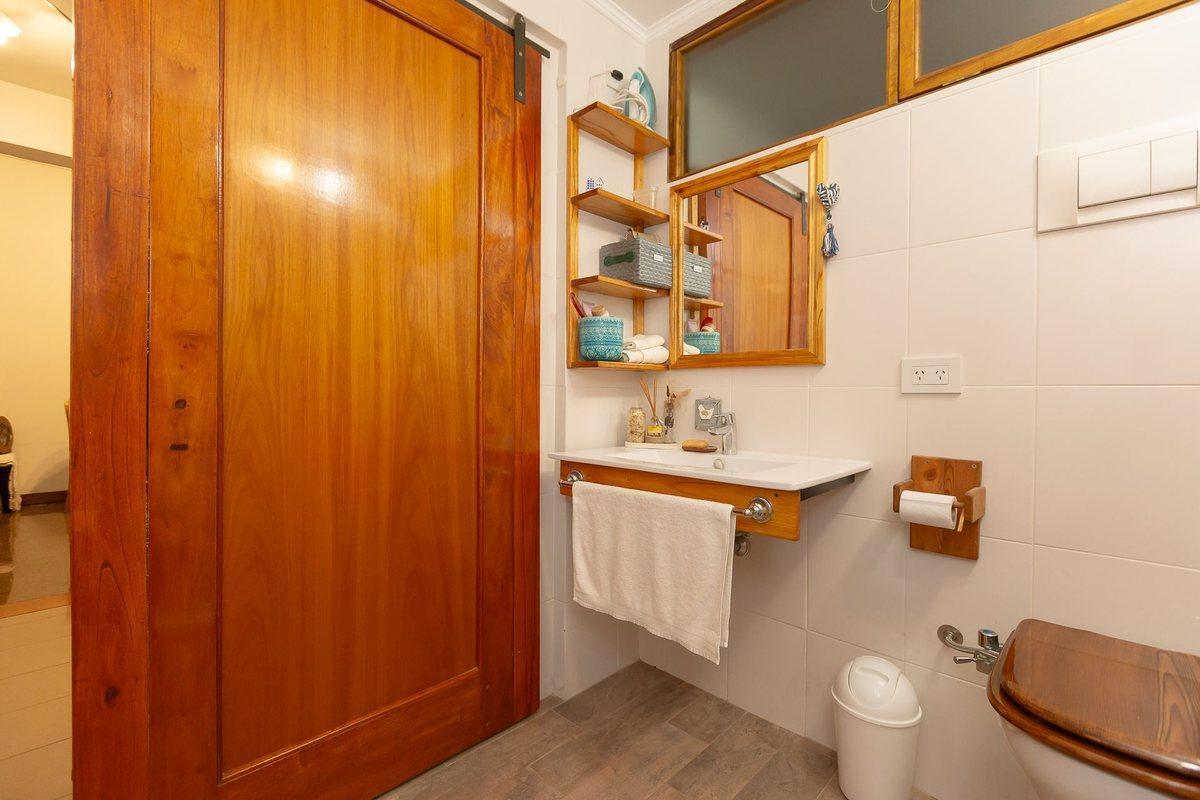Foto de VENTA CASA EN CASEROS 5 AMB - PERMUTA, imagen 2