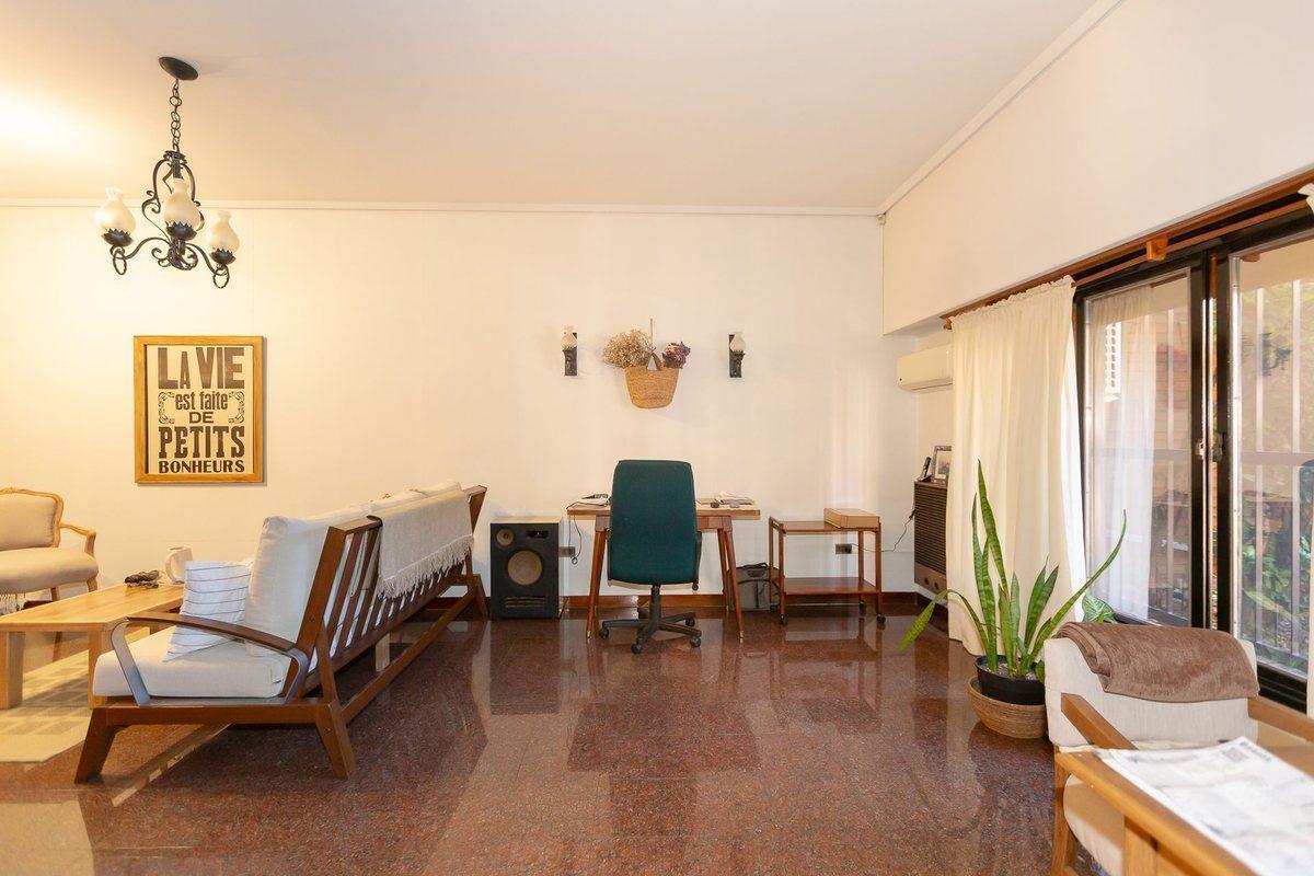 Foto de VENTA CASA EN CASEROS 5 AMB - PERMUTA, imagen 3