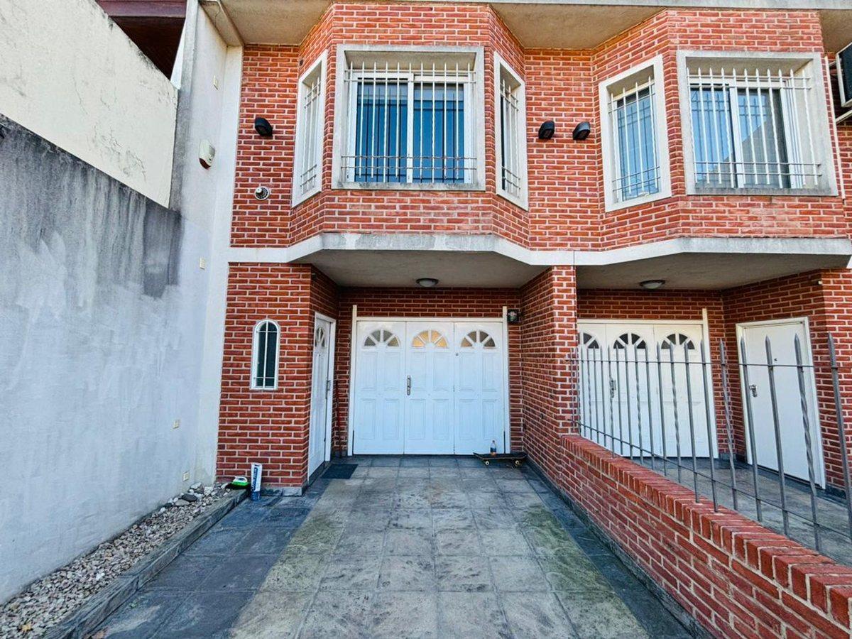 Foto de VENTA DUPLEX 4 AMB HAEDO COCHERA PARRILLA JARDIN, imagen 5