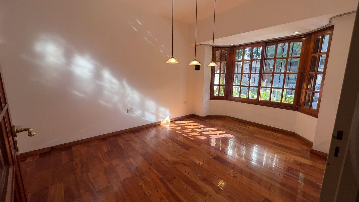 Foto de VENTA CASA 4 DORMITORIOS PALOMAR COCHERA y mas., imagen 4
