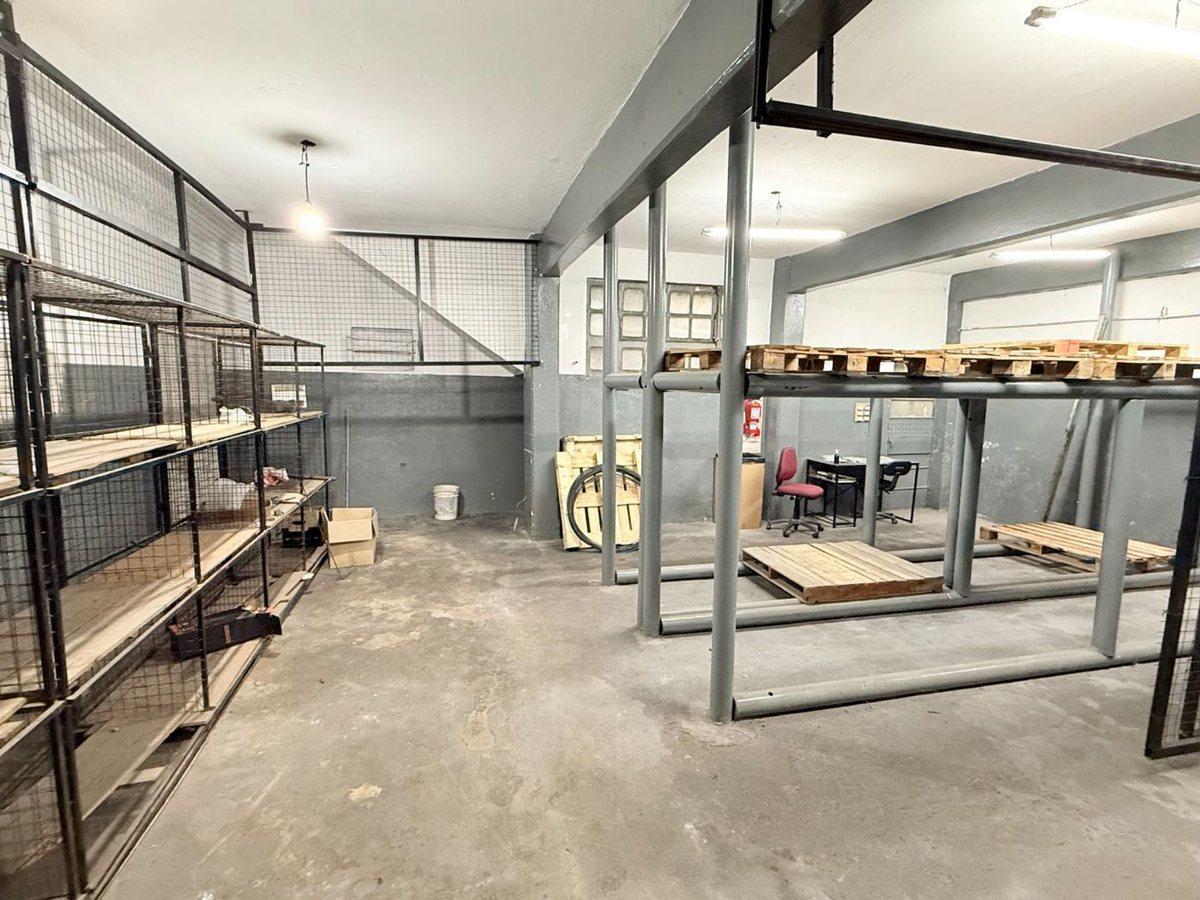 Foto de Venta Galpon con terraza libre edificable Caseros, imagen 3