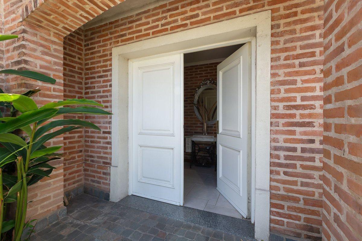 Foto de VENTA CASA 4 AMB EN BANCO PROVINCIA - PERMUTA, imagen 2