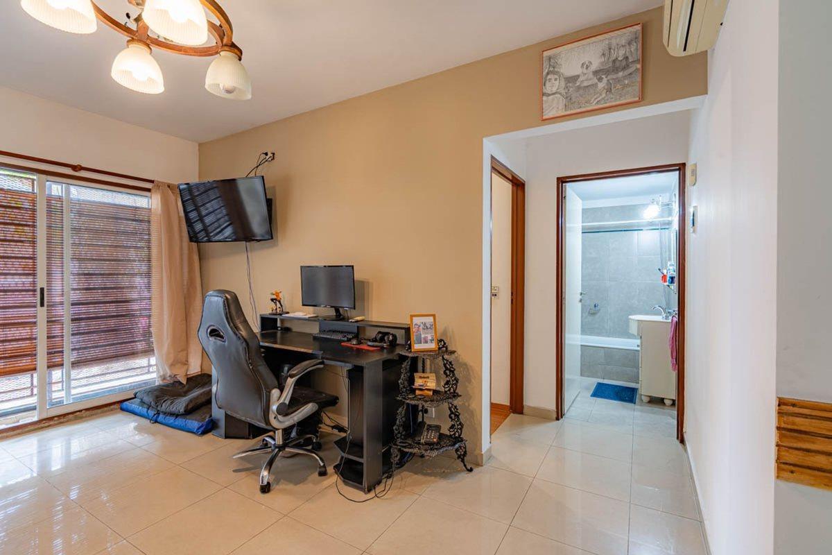Foto de VENTA PH 2 AMB C/PATIO EN VILLA LURO PERMUTA, imagen 4