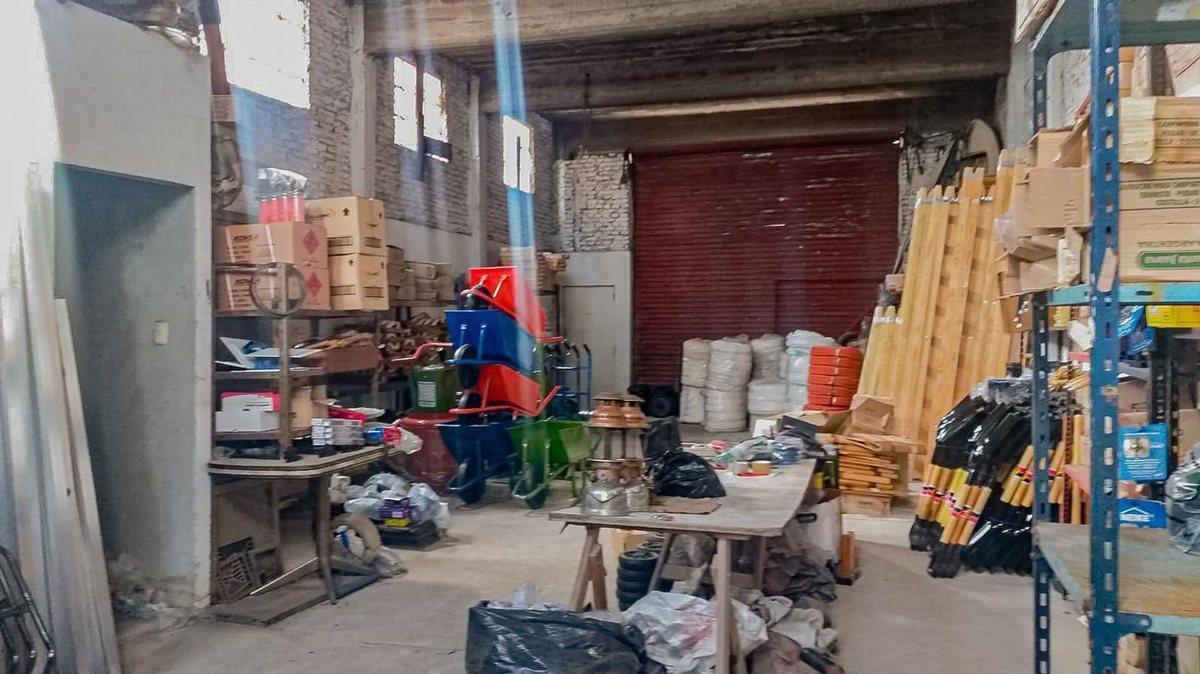Foto de VENTA GALPON EN CASEROS - PERMUTA, imagen 2