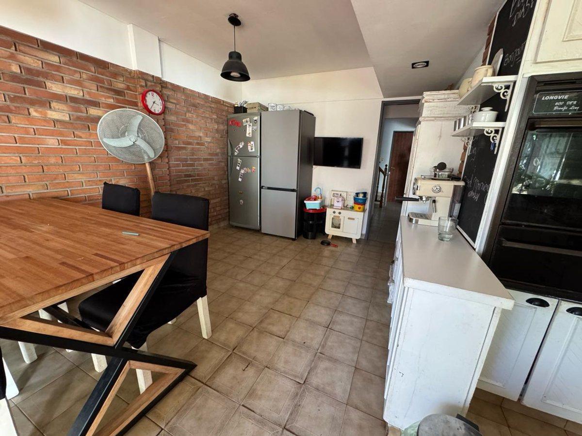 Foto de VENTA CHALET 5 AMB QUINCHO JARDIN CASEROS CENTRO, imagen 3